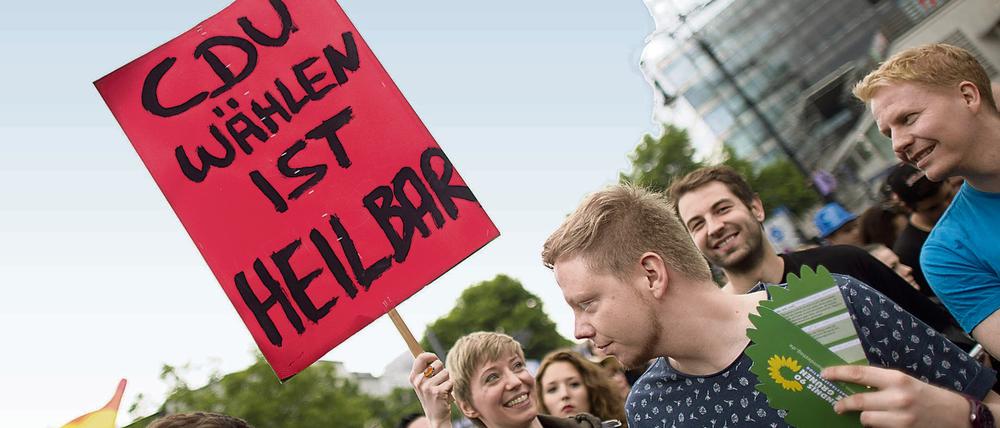 Vollständig geheilt. Glaubt man einer neuen Studie, kommt die CDU unter Homosexuellen nur auf vier Prozent der Stimmen - weniger als die AfD.