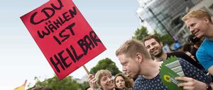 Vollständig geheilt. Glaubt man einer neuen Studie, kommt die CDU unter Homosexuellen nur auf vier Prozent der Stimmen - weniger als die AfD.