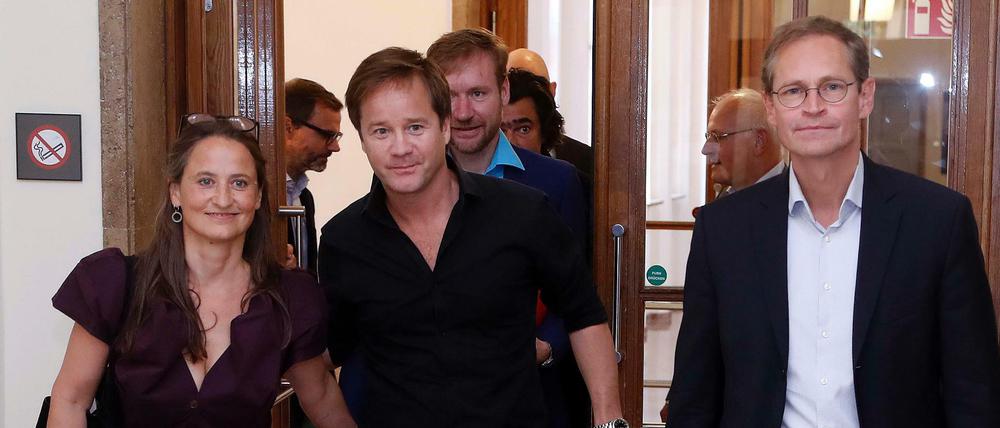 Sasha Waltz, Johannes Oehmann, Kulturstaatssekretär Tim Renner und Berlins Regierender Bürgermeister Michael Müller im Roten Rathaus.