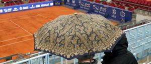 Schirm, Charme und Tribüne. Das Steffi-Graf-Stadion soll zum Davis Cup wieder glänzen.