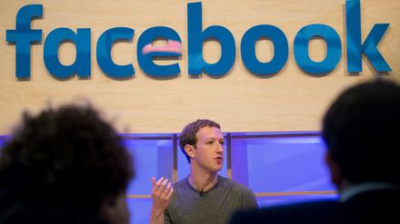 Facebook-Chef Mark Zuckerberg spricht im Februar 2016 in Berlin im Facebook Innovation Hub.