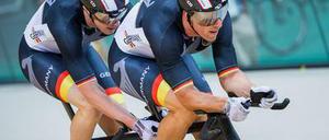 Die Tandem-Piloten Stefan Nimke (vorne) und Kai Kruse haben Bronze im Bahn-Zeitfahren gewonnen.