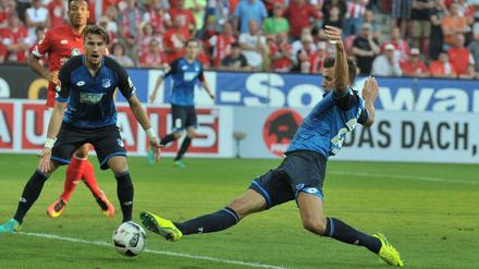 Die punktbringende Fußspitze. Adam Szalai trifft zum 4:4 gegen seinen Ex-Klub. 