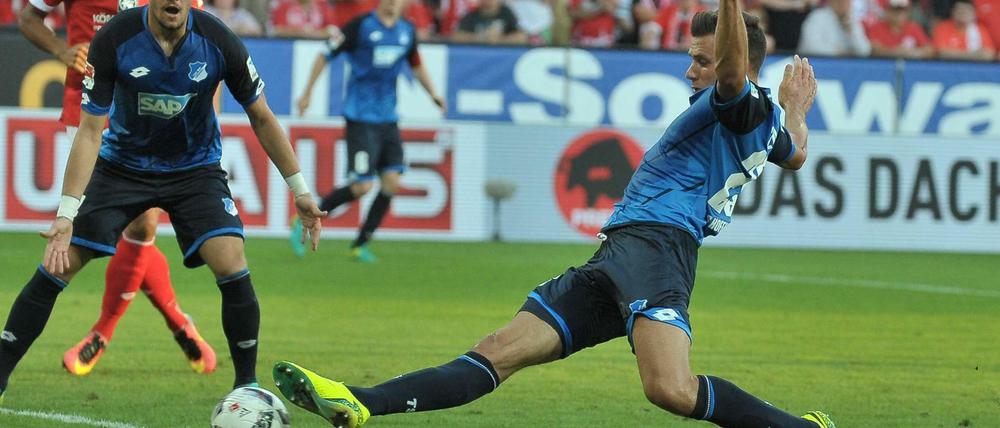 Die punktbringende Fußspitze. Adam Szalai trifft zum 4:4 gegen seinen Ex-Klub. 