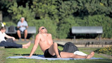 Bei Temperaturen um die 30 Grad zog es wieder viele Menschen nach draußen.