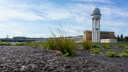 Das Tempelhofer Feld und der ehemalige Flughafen.