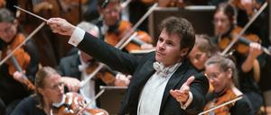 Jakub Hrůša am Sonntag in der Berliner Philharmonie.