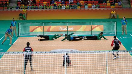 Goalball wird nur bei den Paralympics gespielt. Hier die Partie Brasilien gegen Kanada.