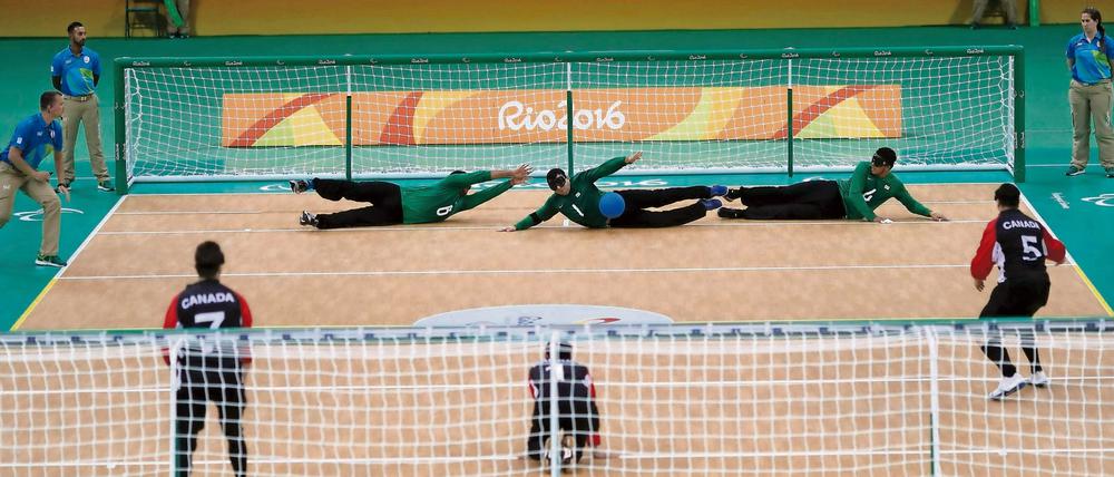 Goalball wird nur bei den Paralympics gespielt. Hier die Partie Brasilien gegen Kanada.