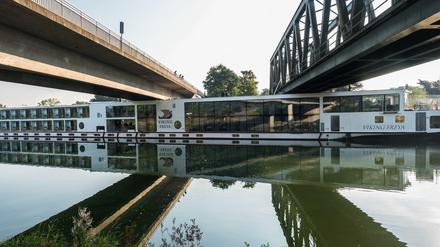 Fatale Kollision: Havarie eines Hotelschiffs am Main-Donau-Kanal in Erlangen