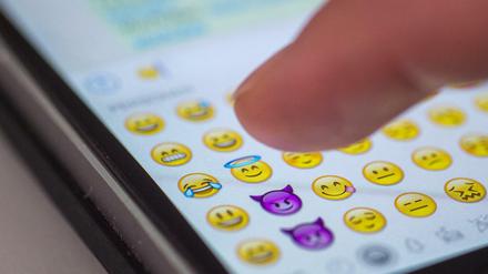 Eine Berlinerin vermisst das Symbol einer Frau mit Kopftuch bei ihren Emojis.