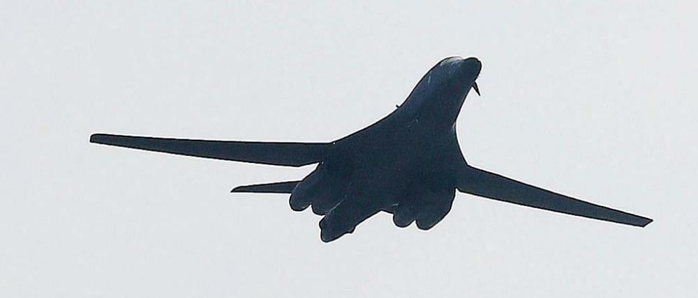 Ein US B-1B Bomber über Südkorea. 