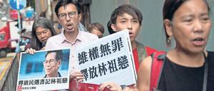 Aktivisten fordern auch vor dem Verbindungsbüro Chinas in der Sonderverwaltungszone Hongkong die Freilassung des Bürgermeisters von Wukan.