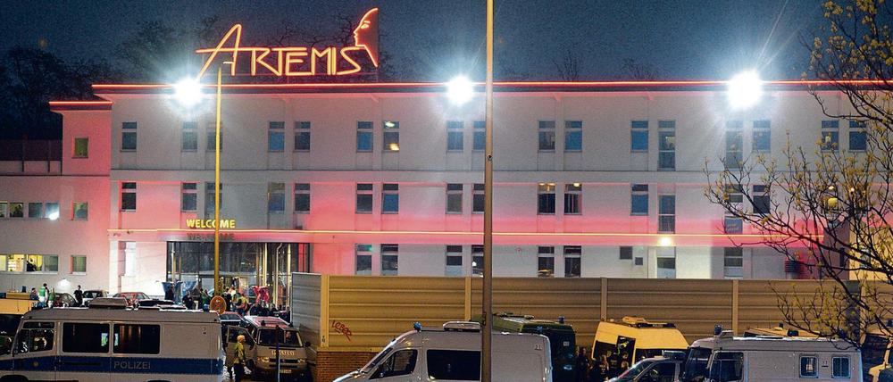 Groß-Razzia im Bordell Artemis in der Nähe des Funkturms in Berlin Charlottenburg.