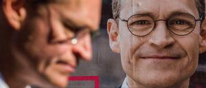 Zuversichtlich oder ums Wahlergebnis besorgt? Berlins Regierender Bürgermeister Michael Müller vor und auf einem Wahlplakat.