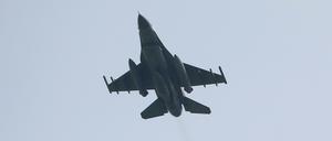 Unter anderem sollen zwei F-16-Jets (hier ein Archivbild) an den Angriffen beteiligt gewesen sein.