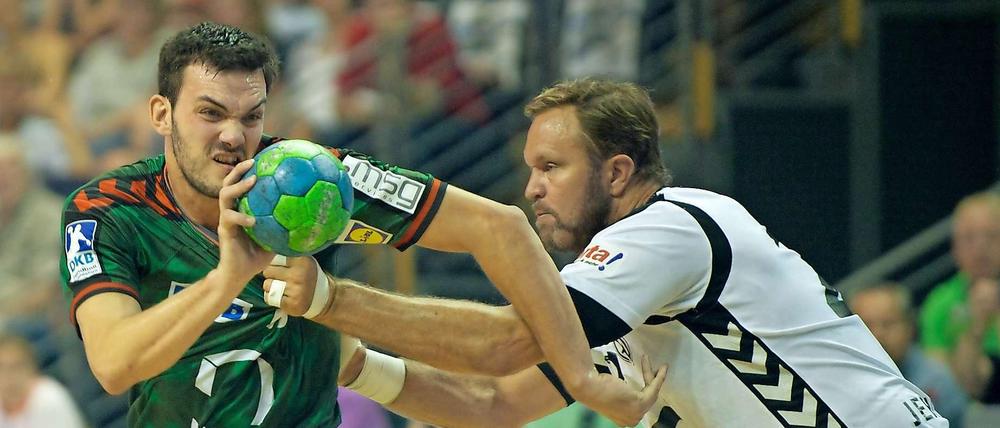 Petar Nenadic (links) stellte gegen Minden den 10-Tore-Vorsprung her.