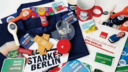 Kleine Geschenke erhalten die Freundschaft. Die Parteien hoffen mit Hilfe der Präsente noch ins Gespräch über Inhalte zu kommen.