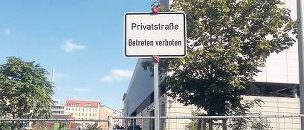 Frust-Schild. Nichts geht mehr an der Ida- von-Arnim-Straße. 