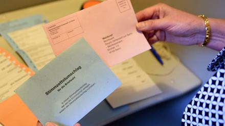 Ab Freitag muss man seine Briefwahlunterlagen persönlich ins Bezirkswahlamt bringen. 