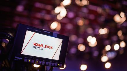 Über die Wahl in Berlin berichteten die Fernsehsender routiniert, Umfragen und Studiorunden inklusive.