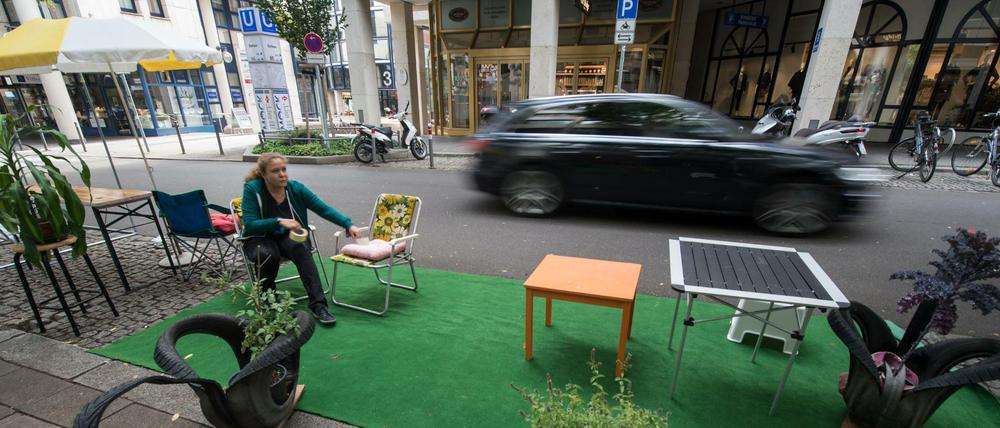 Das war mal ein Parkplatz. Und so sah's am Parking Day aus. Eine Szene aus Stuttgart.