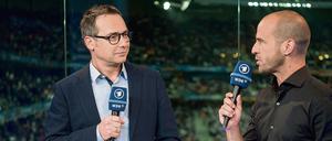 Matthias Opdenhövel und ARD-Experte Mehmet Scholl (re.).
