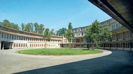 Das Speisehaus der Nationen im Olympischen Dorf von 1936. Von den obersten Terrassen aus konnte man das Olympiastadion sehen.