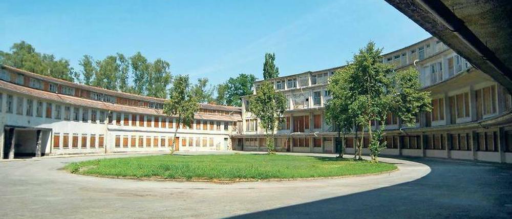 Das Speisehaus der Nationen im Olympischen Dorf von 1936. Von den obersten Terrassen aus konnte man das Olympiastadion sehen.