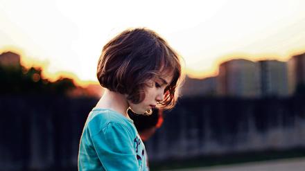 Die Zahl der Kinder, die in Deutschland von Hartz IV leben, ist hoch. Gestritten wird nun, ob ihre Zahl gestiegen ist.
