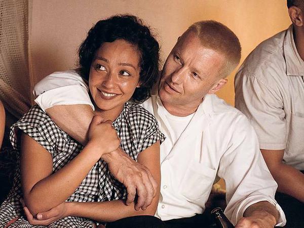 Ein schwarz-weißes Liebespaar steht im Mittelpunkt von "Loving".