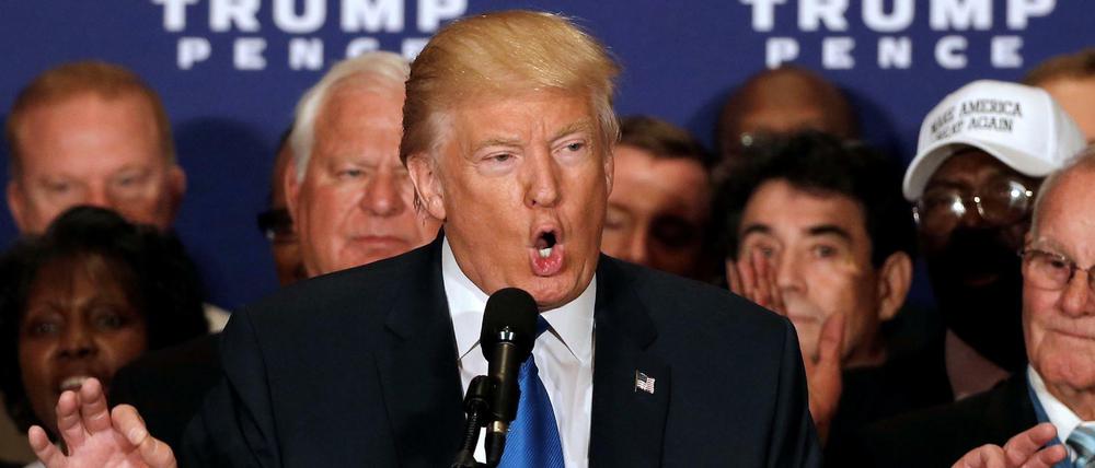 "Präsident Obama ist in den USA geboren. Punkt", sagte Donald Trump am Freitag in Washington.
