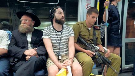 Mit der Straßenbahn nach Ost-Jerusalem. Momentaufnahme bei der Erkundungstour des Festivals.