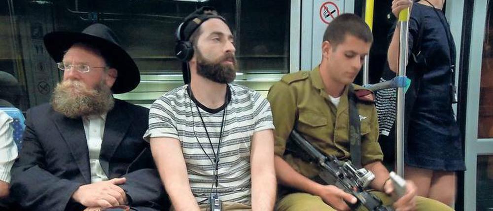Mit der Straßenbahn nach Ost-Jerusalem. Momentaufnahme bei der Erkundungstour des Festivals.