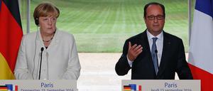 Der Französische Präsident Francois Hollande und Kanzlerin Angela Merkel im Paris Elysee-Palast. 
