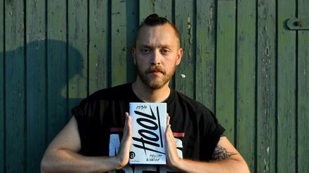 Philipp Winkler hat es mit seinem Debütroman "Hool" auf die Shortlist des Deutschen Buchpreises geschafft.