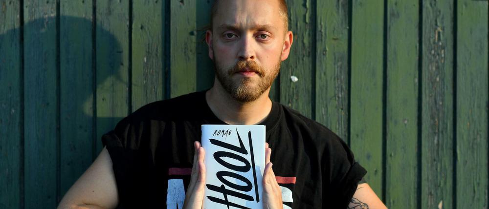 Philipp Winkler hat es mit seinem Debütroman "Hool" auf die Shortlist des Deutschen Buchpreises geschafft.