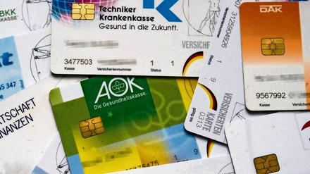 Krankenversichertenkarten von gesetzlichen Krankenversicherungen.