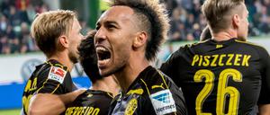 Dortmunds Pierre-Emerick Aubameyang bejubelt seinen Treffer zum 2:0 gegen den VfL Wolfsburg.