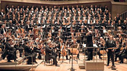 Fast 300 Mitwirkende drängten sich beim Abschlusskonzert auf der Bühne