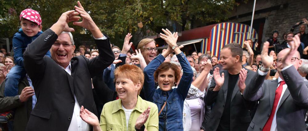 Linken-Bundesprominenz, ganz vorn: Bernd Riexinger, Petra Pau, Katja Kipping. Daneben - mit kleinen Ohrringen im linken Ohr - der Berliner Spitzenkandidat Klaus Lederer.
