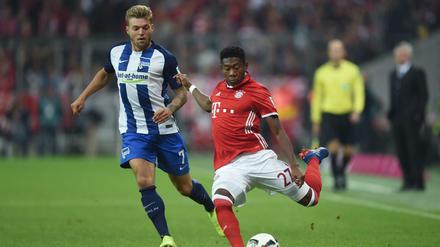 Alexander Esswein (li.) konnte den Bayern, hier David Alaba, auch nur selten folgen.