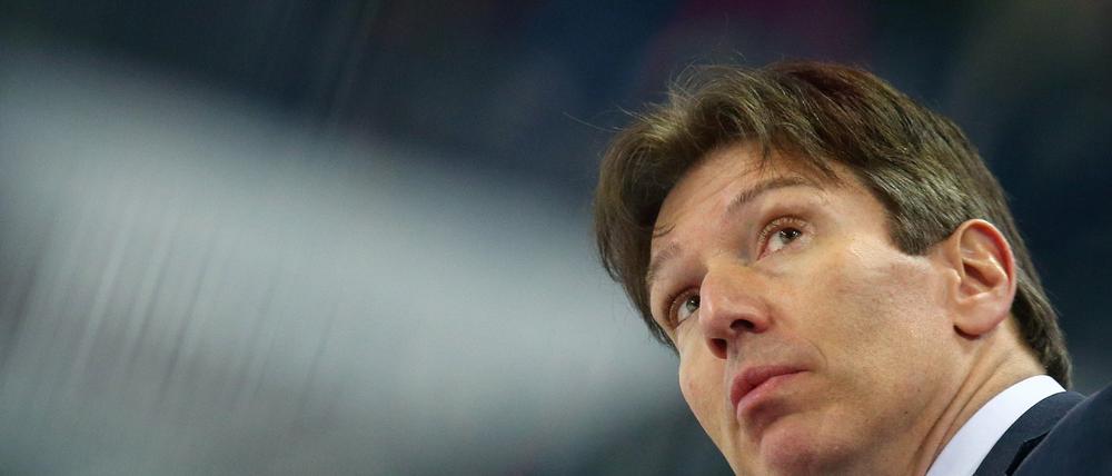 Konzentriert Zu weiteren drei Punkten. Eisbären-Trainer Uwe Krupp.
