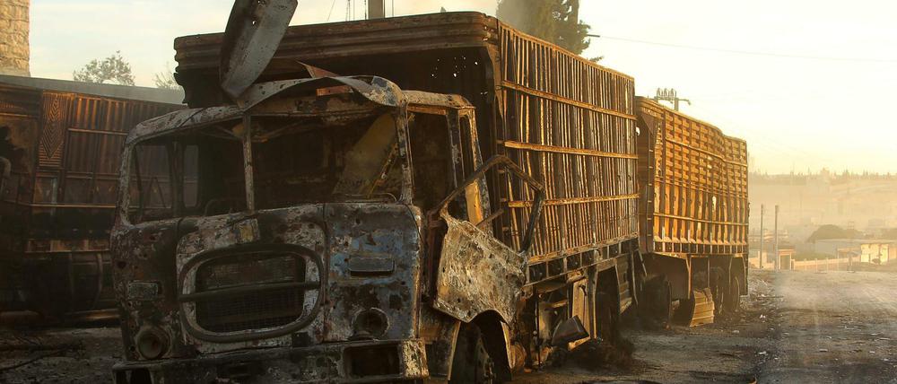 Zerstörter LKW mit Hilfsgütern der UN in Syrien