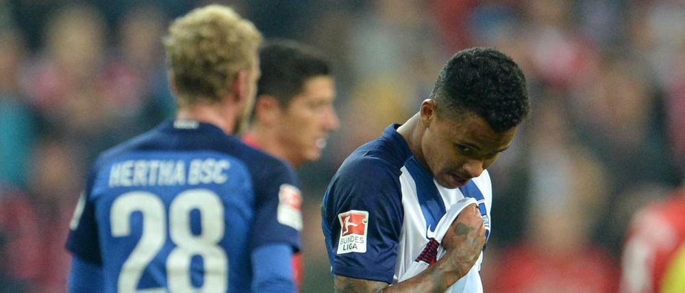 Allan (rechts) und seine Hertha-Mitspieler waren verständlicherweise enttäuscht.