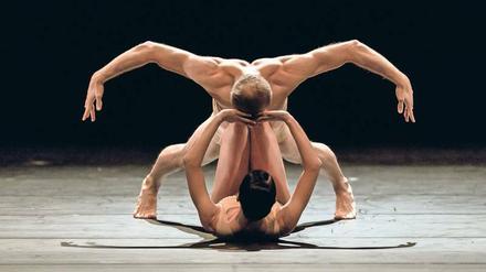 Verweile doch. Szene aus Jiri Kyliáns „Petite mort“, Teil der Staatsballett-Produktion „Duato, Kylián, Naharin“ vom Oktober 2015. 