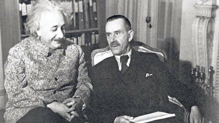 Frühe Medienprofis: Der Physiker Albert Einstein und der Schriftsteller Thomas Mann 1938 in Princeton im amerikanischen Exil.