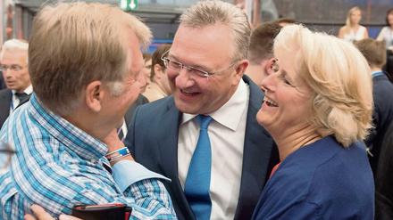 Noch-Landesvorsitzender der CDU Frank Henkel (M) mit Bundeskulturstaatsministerin Monika Grütters und dem ehemaligen Regierenden Bürgermeister Eberhard Diepgen (l). 