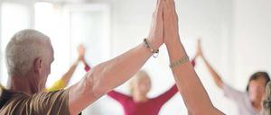 Positive Erfahrungen. Wer merkt, dass er durch sportliche Betätigung fitter und kräftiger wird, hält auch länger durch.