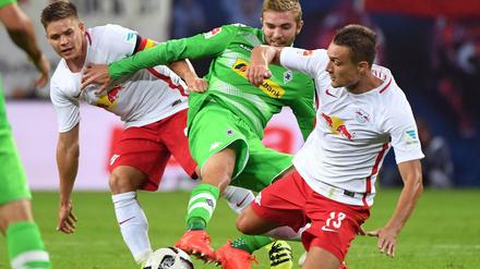 Ganz schön ungemütlich. Die Leipziger machen es ihren Gegnern (hier dem Gladbacher Christoph Kramer, Mitte) nicht leicht.